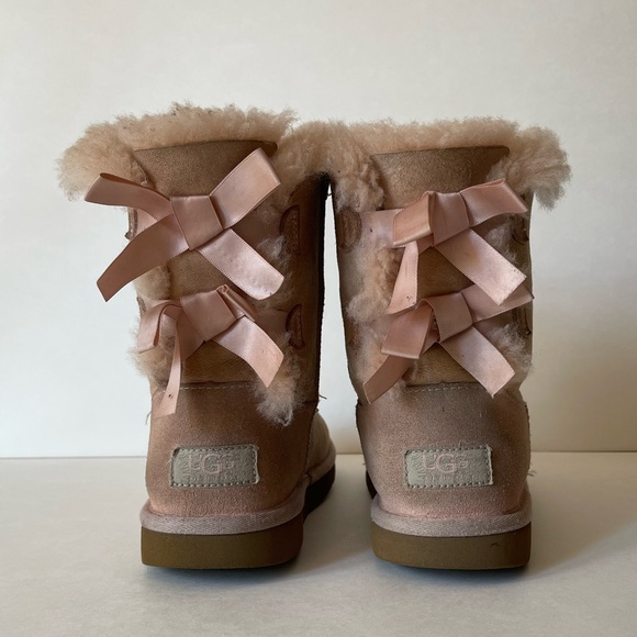 UGG Kids Bailey Bow Boots, Size 3 Little Kid - Picture 1 of 16